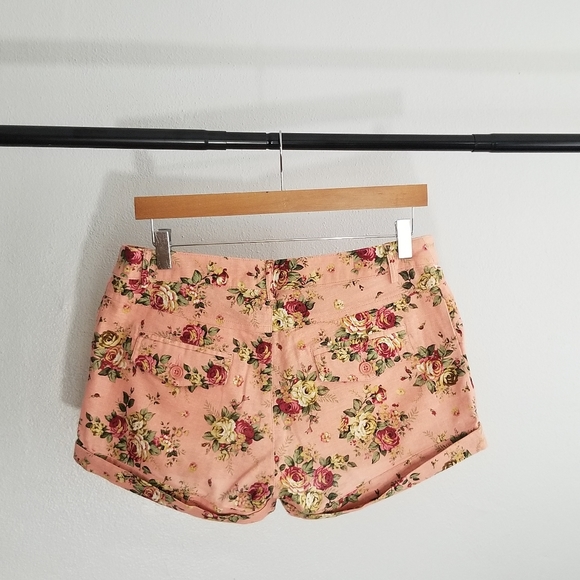 Floral Pattern Shorts - Picture 3 of 4